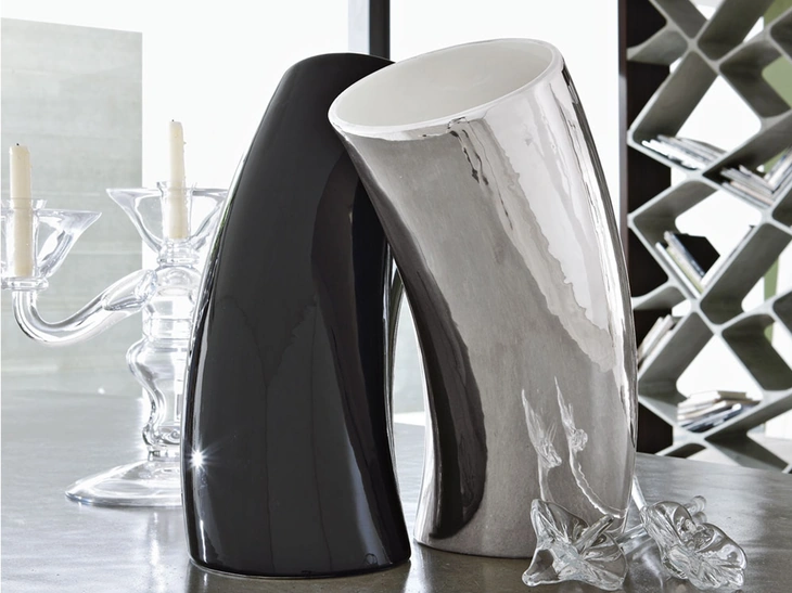 Vaso in ceramica smaltata lucida Abbraccio di Adriani e Rossi