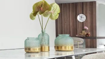 Vaso in vetro riciclato con superficie lavorata Curly di Calligaris