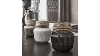 Vaso in ceramica smaltata lucida platino e nero, platino e bianco o tutto platino Onion di Adriani e Rossi