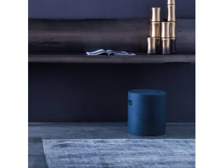 Pouf cilindrico Nappe in gres porcellanato di Adriani e Rossi