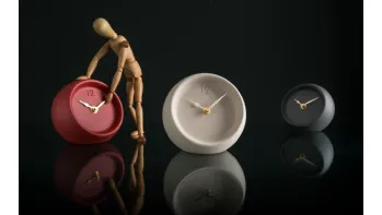 Orologio da tavolo in ceramica Senzatempo di Calligaris