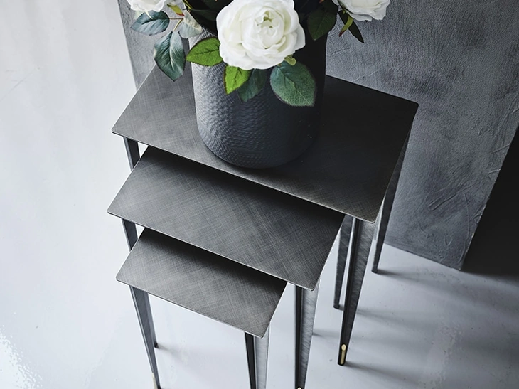 Tavolino Brushed Grey con parti in ottone Spillo di Cattelan Italia