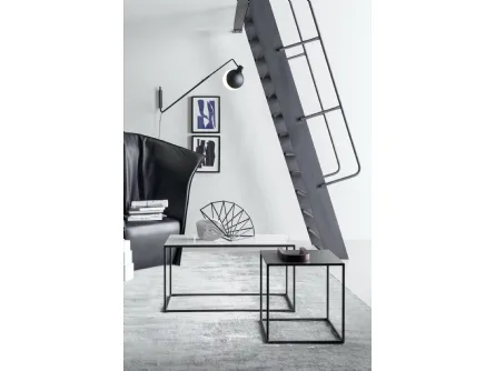 Tavolino Team con base in metallo e top disponibile in varie finiture di Novamobili