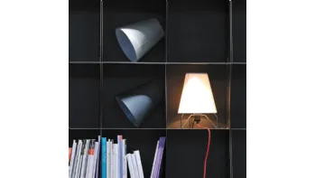 Lampada da tavolo in tessuto con struttura in metallo Jet Table di Adriani e Rossi