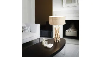 Lampada da tavolo Driftwood con struttura formata da rami di legno naturale con diffusore rivestito in tessuto di Ideal Lux