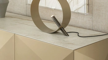 Lampada da tavolo Led Loop T di Riflessi
