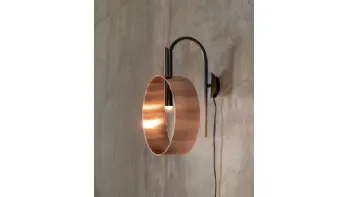 Lampada Led Loop Applique composta da un anello in metallo verniciato con trattamento satinato galvanicodi Riflessi