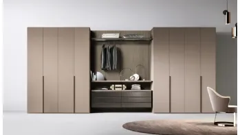Cabina armadio Gemini G225 tra due armadi a muro di Moretti Compact Giorno Notte
