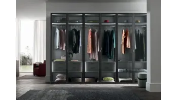 Armadio Glax struttura in Rovere Thea con telaio anta Champagne spazzolato e vetro fumè di Maronese Acf