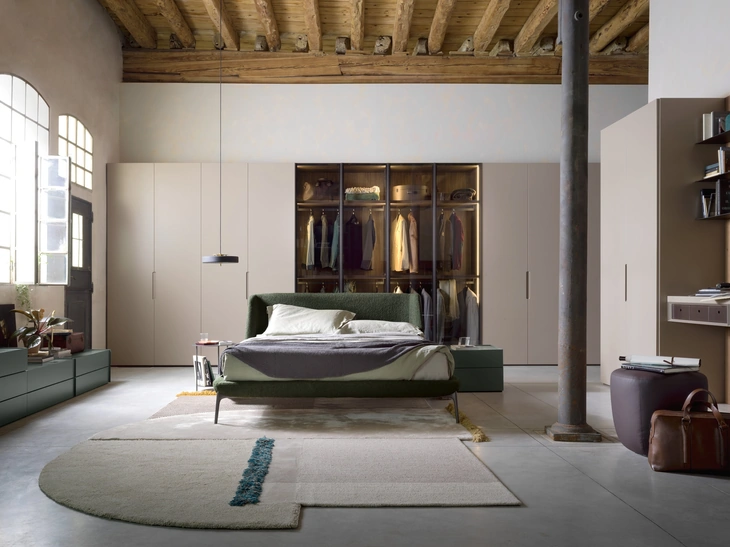 Armadio Perry con anta in vetro e laccato di Novamobili