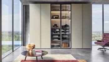 Armadio Scrigno Laccato con ante centrali in vetro di Sangiacomo