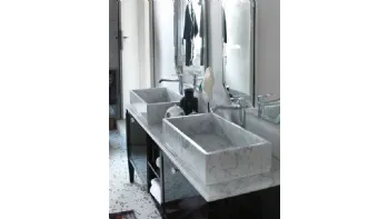 Mobile Bagno da appoggio in laccato lucido con doppio lavabo in marmo bianco di Carrara DIAMANTE DM25 di Compab