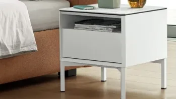 Comodino in legno laccato opaco York di Calligaris