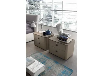 Comodino in legno con piano in ceramica effetto marmo Boston di Calligaris