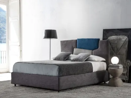 Letto con testiera formata da un mix di forme e colori Bristol di Crippa Salotti