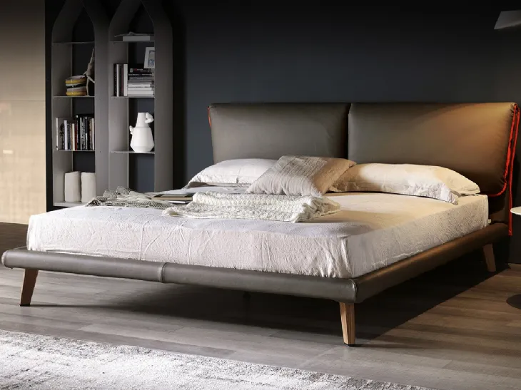 Letto imbottito con testiera Adam di Cattelan Italia