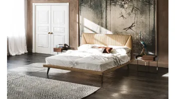 Letto con testiera sagomata imbottita e rivestita in ecopelle Amadeus di Cattelan Italia