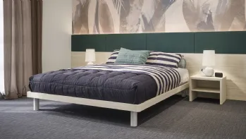 Letto in melaminico Olmo Shade con testiera a muro Arnad di Cinquanta3