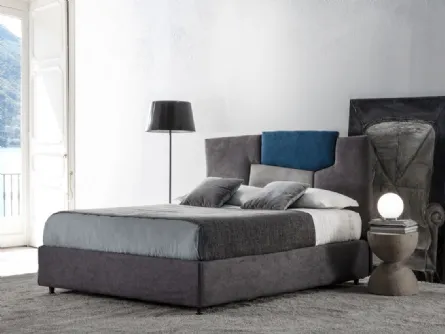 Letto con box contenitore e testiera formata da un mix di forme e colori Bristol di Crippa Salotti