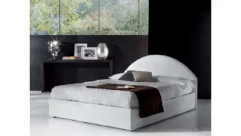 Letto in ecopelle con testiera semicircolare Celeste di Crippa Salotti