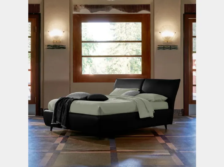 Letto imbottito Edward rivestito in pelle di Dorelan Letti