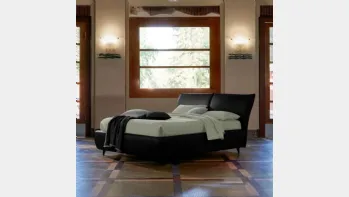 Letto imbottito Edward rivestito in pelle di Dorelan Letti