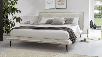 Letto in tessuto imbottito con piedini in metallo Fluff di Calligaris