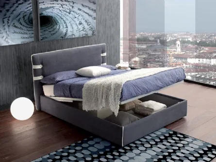 Letto imbottito in tessuto grigio con profili bianchi Park di Crippa Salotti