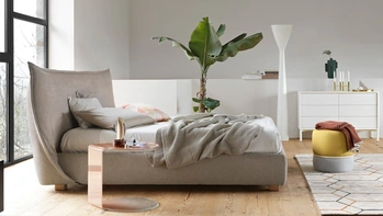 Letto in tessuto Softly con testiera morbida di Calligaris