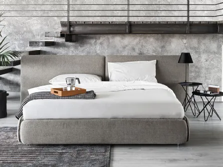Letto imbottito con testiera Zip di Calligaris