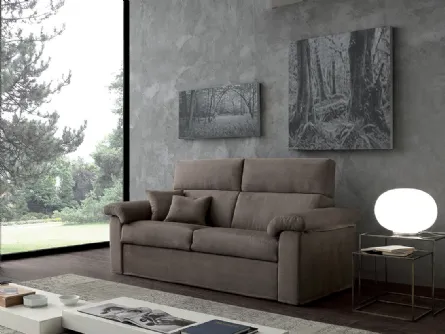 Divano letto lineare color fango e braccioli con cuscini di Crippa Salotti