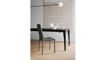Sedia Olimpia con struttura in metallo verniciato e seduta imbottita e rivestita in ecopelle Arredo3
