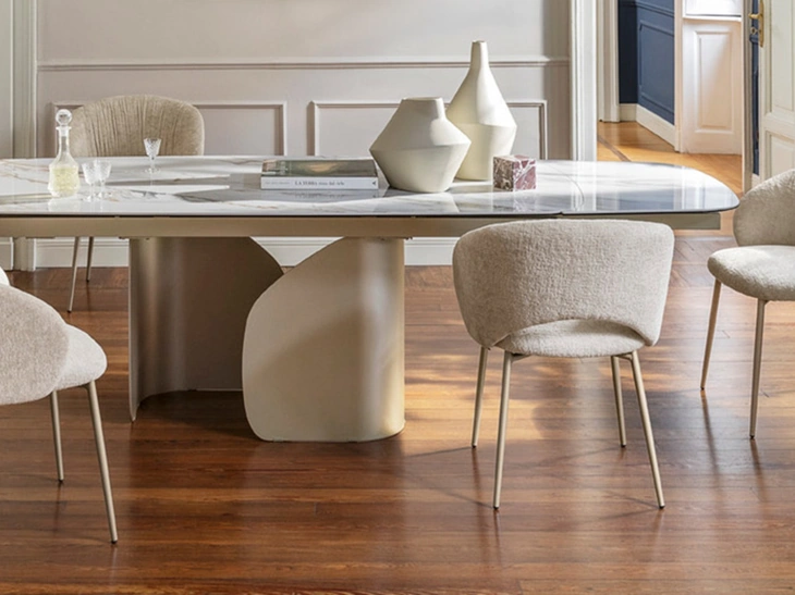 Sedia Anime in tessuto imbottito con gambe in metallo di Calligaris