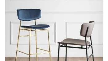 Sgabello con struttura in metallo e seduta in tessuto o ecopelle Fifties di Calligaris
