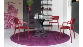 Sedia Liberty in polipropilene con braccioli di Calligaris