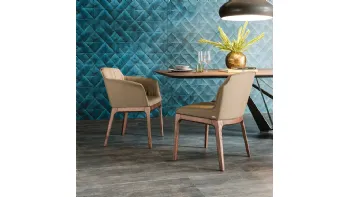 Sedia Musa in pelle con base in legno di Cattelan Italia