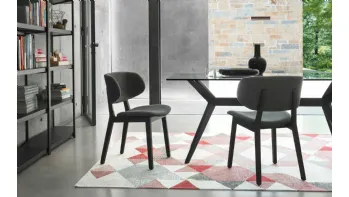 Sedia in tessuto con struttura in legno massello Claire di Calligaris