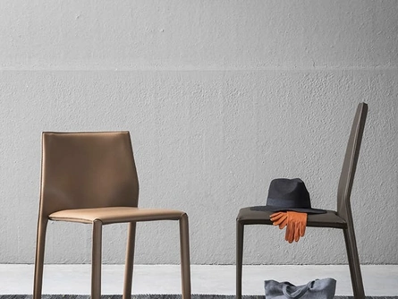 Sedia Corium in cuoio di  Alf Da Frè