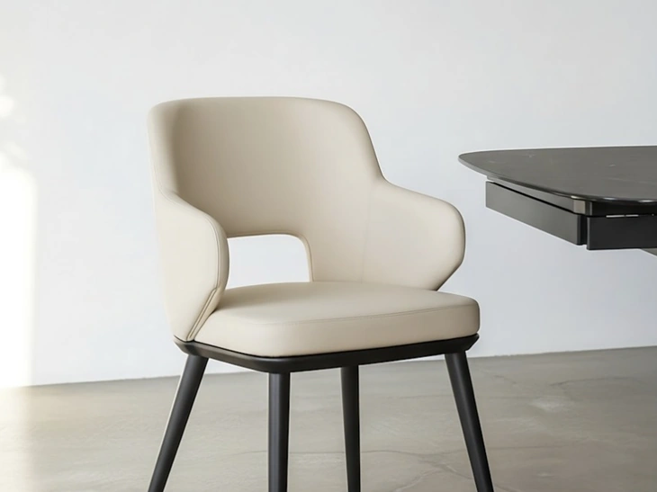 Sedia in pelle Foyer di Calligaris