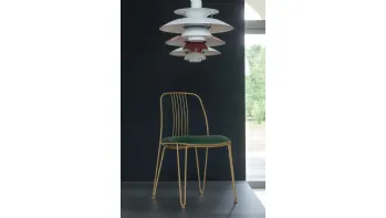 Sedia Granada con struttura in metallo verniciato e seduta imbottita e rivestita in morbida microfibra effetto velluto di Target Point