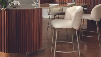 Sgabello Sweel in tessuto imbottito di Calligaris