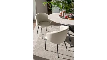 Sedia in tessuto con gambe in metallo Tuka Imbottita di Connubia