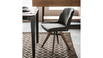 Sedia Tyler in pelle con gambe in legno di Cattelan Italia