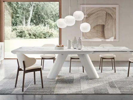 Tavolo allungabile con piano in ceramica effetto marmo Apian di Calligaris