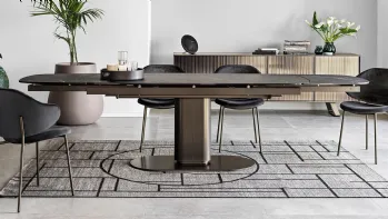 Tavolo allungabile Cameo con top in ceramica effetto marmo di Calligaris