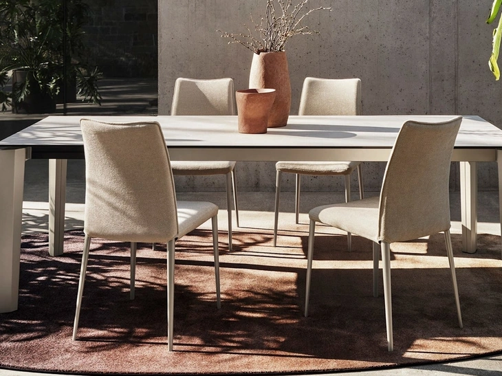 Tavolo Delta in ceramica di Calligaris