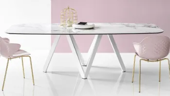 Tavolo Cartesio con top in ceramica e base in metallo di Calligaris