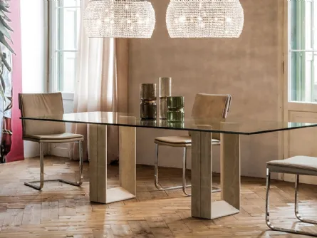 Tavolo con base in marmo e top in cristallo Diapason di Cattelan Italia