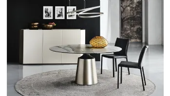 Tavolo rotondo con base monolite in acciaio verniciato e piano in ceramica Yoda Keramik di Cattelan Italia