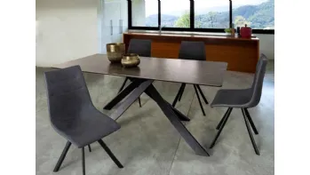 Tavolo Messier con top in ceramica di Bizzotto